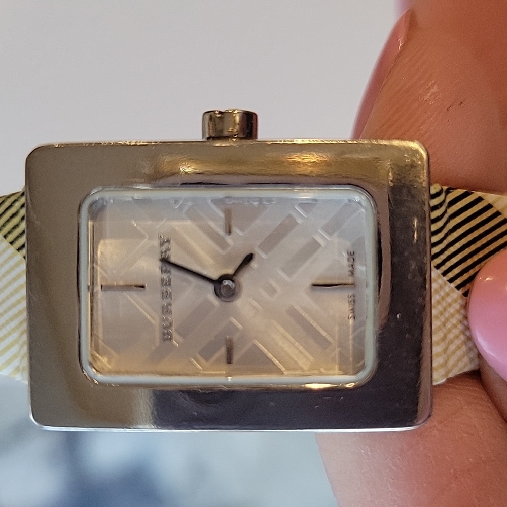 Burberry watch - Picture 10 of 10